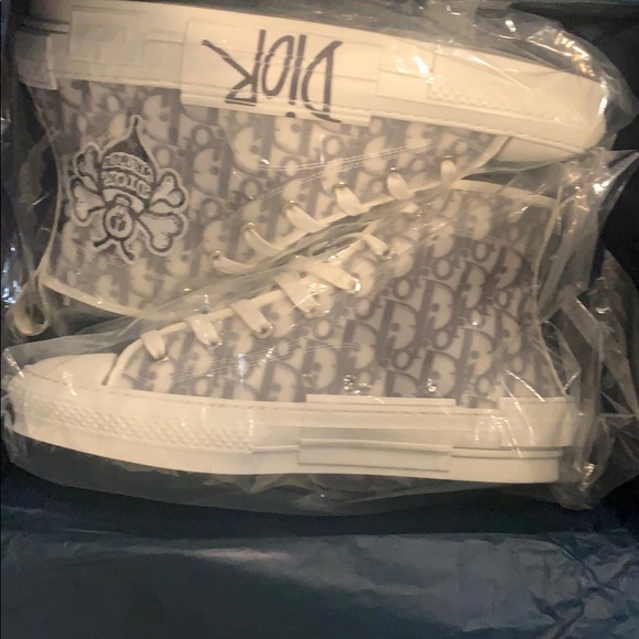 Dior B23 High Top Sneakers - Picture 3 of 4